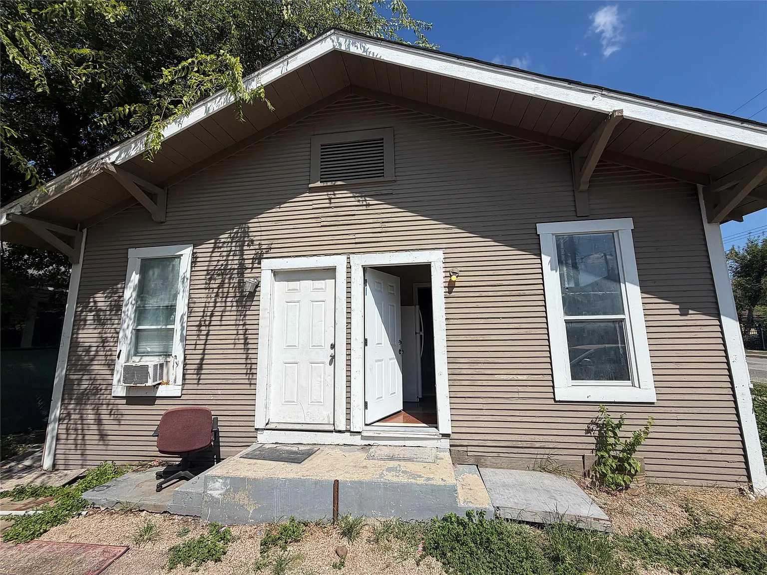 1 bed, 1.0 bath, 1176 sqft, $700 — Photo 2