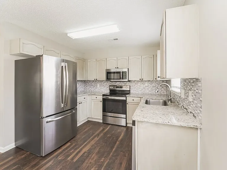 1038 Counselors Dr — Photo 7