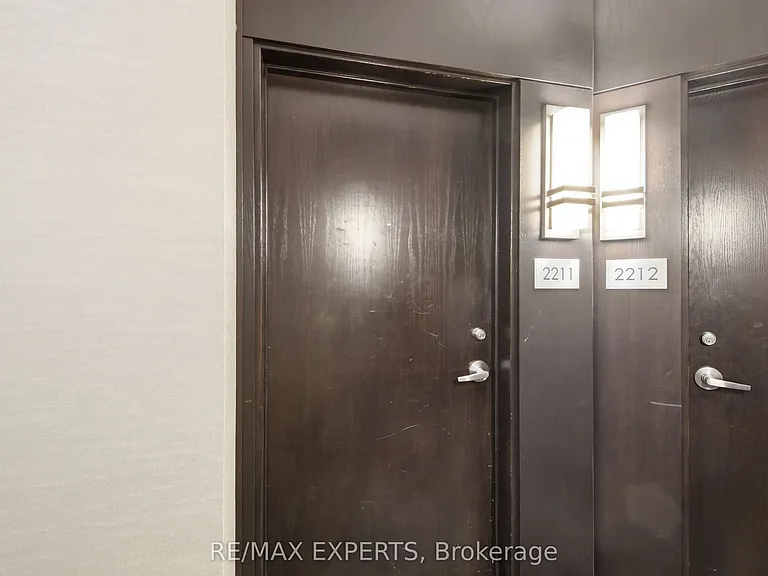 208 Queens Quay W #2211 — Photo 4