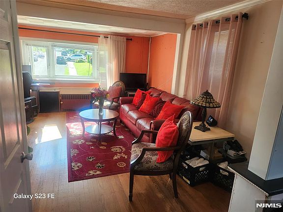3rd image of 75 Franklin Ave