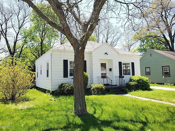 3rd image of 1363 Montague Ave