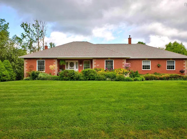 45 Glenabbey Dr, Colchester, NS B6L 3L1