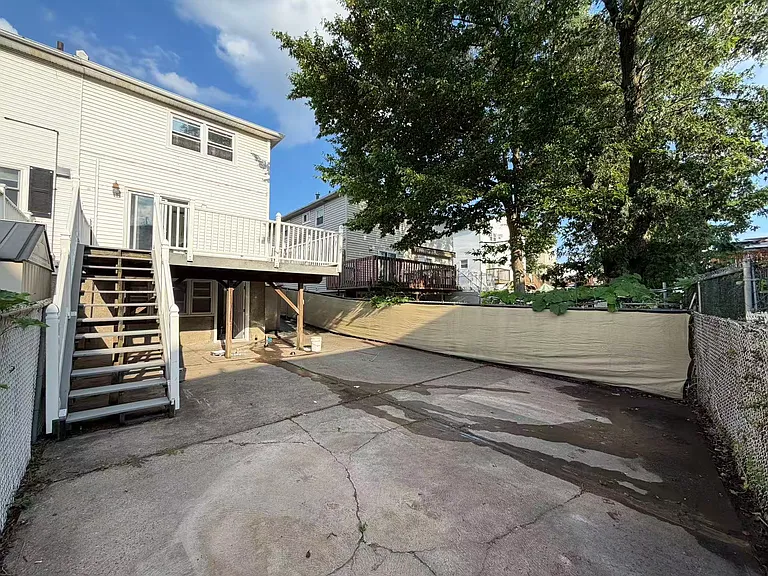 266 Brookfield Ave — Photo 5