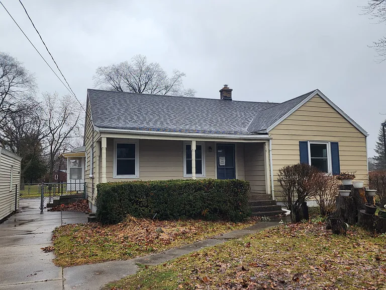 4236 Hunsberger Ave NE — Photo 2