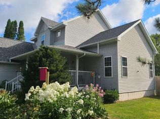 414 Victoria St, Hatley, WI 54440