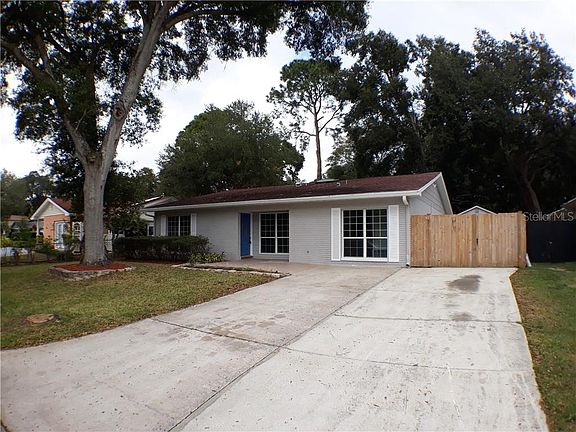 3rd image of 904 Pinemoor Ct