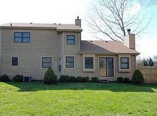 2048 Maplewood Cir, Naperville, IL 60563