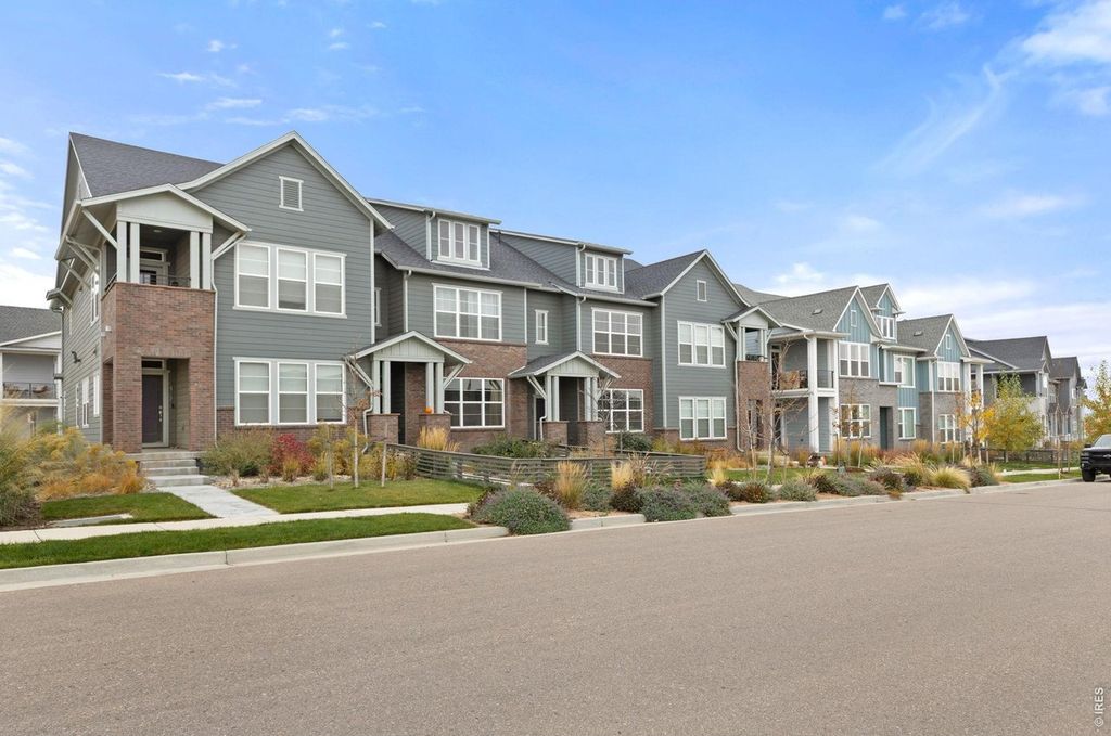 6387 Deerfoot Dr