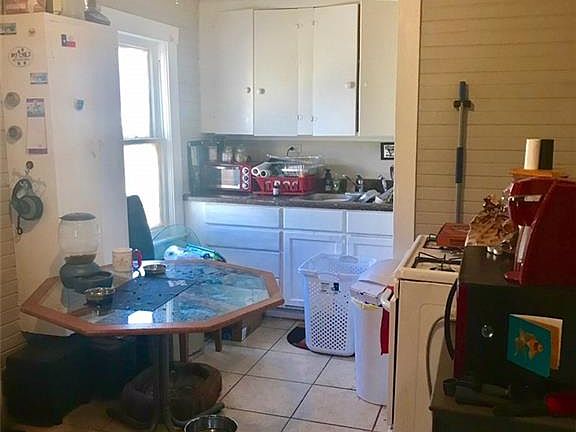 4th image of 1011 E Cannon St