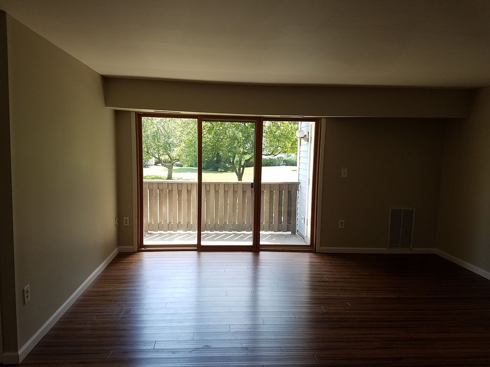 Living Room/Outdoor Patio 