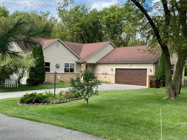 3122 County Farm Rd, Howell, MI 48843