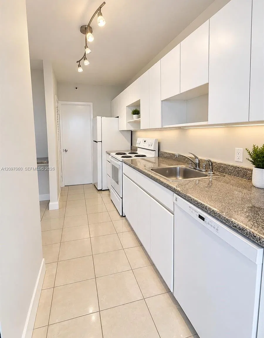 The Decoplage Condo — Photo 2