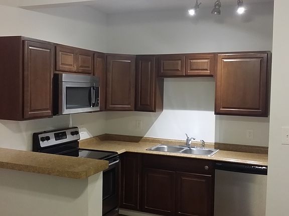 5th image of 316 1/2 Fairbanks St #1