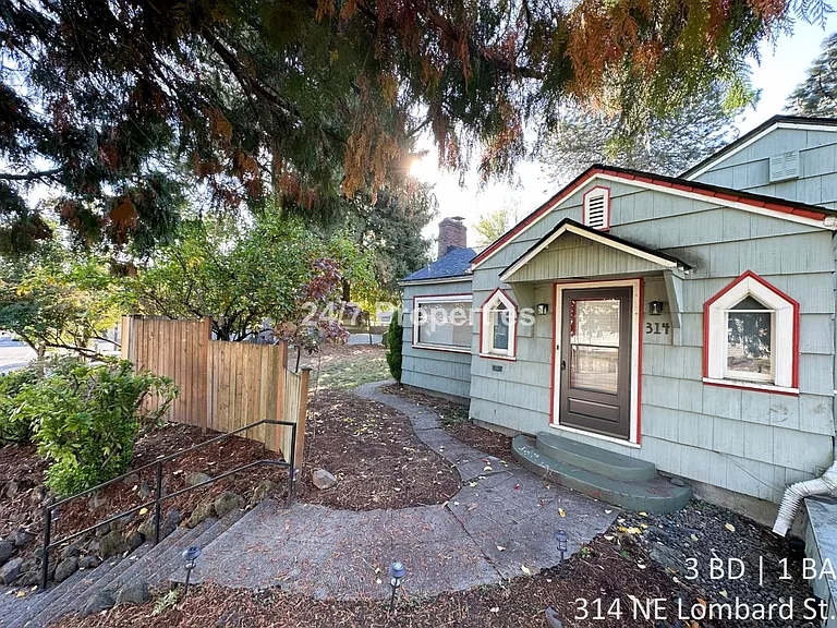 314 NE Lombard St — Photo 1