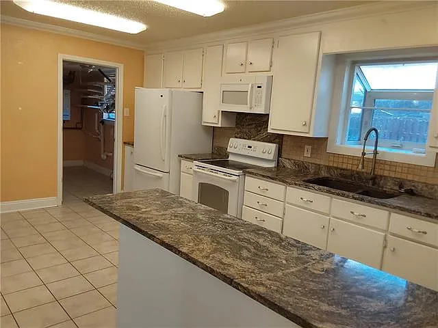 2025 Starling Dr — Photo 13