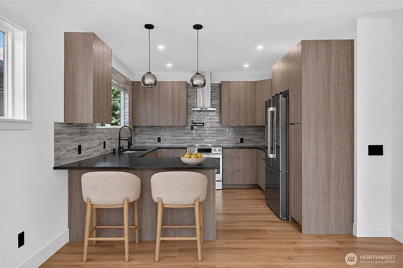 5th image of 5520 Brooklyn Avenue NE