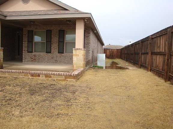 2nd image of 905 E 94th St