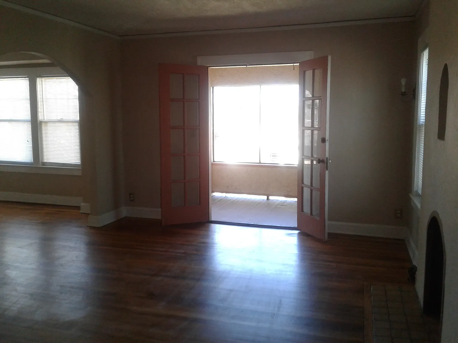 2 bed, 1000 sqft, $1,100 — Photo 2