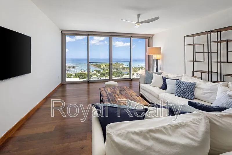 3 bed, 3.0 bath, 2677 sqft, $18,000 — Photo 2