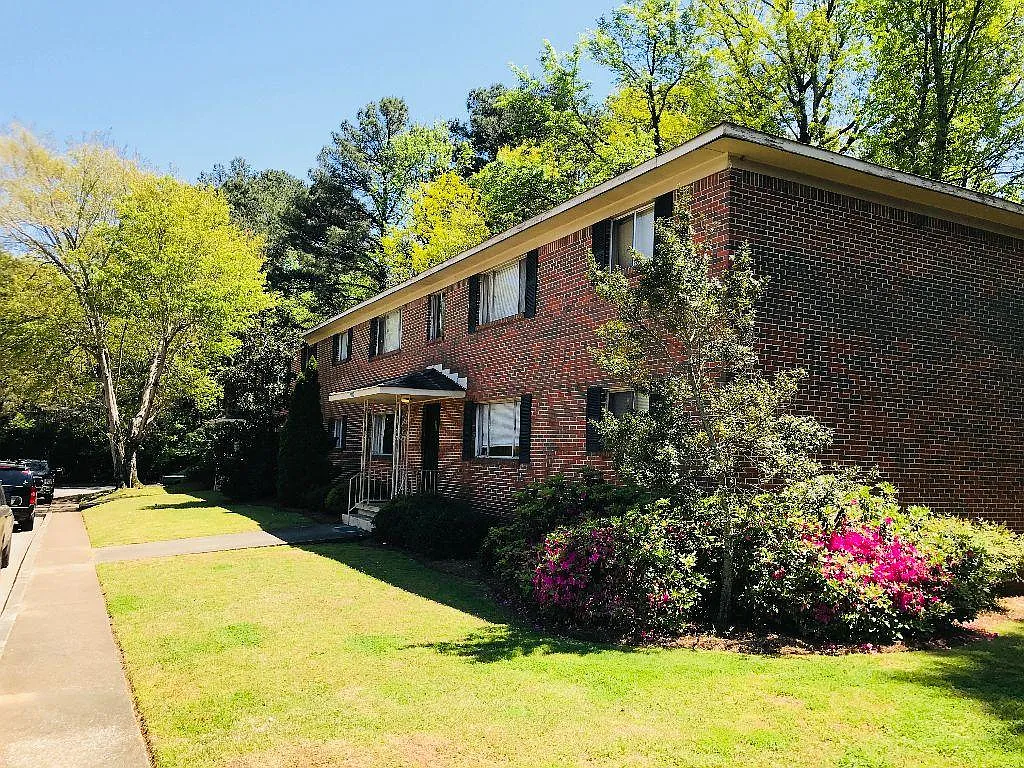 2 bed, 800 sqft, $1,075 — Photo 2