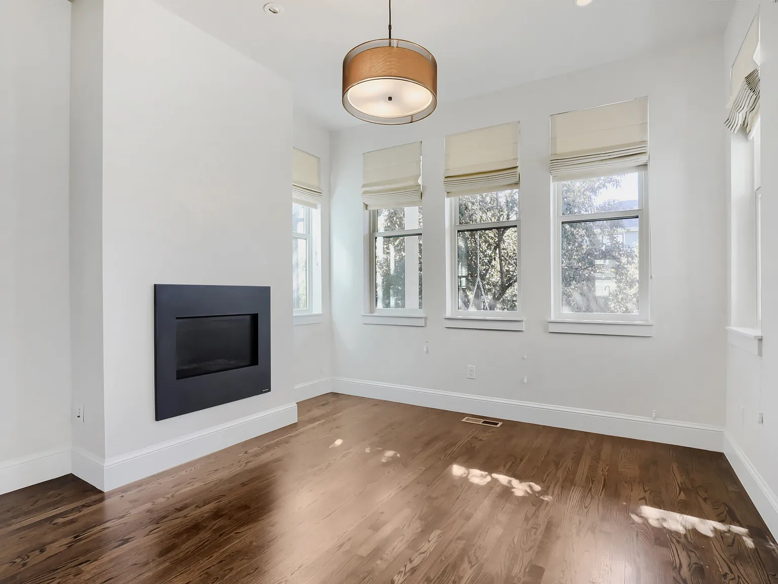 4 bed, 3.5 bath, 3123 sqft, $4,995 — Photo 3