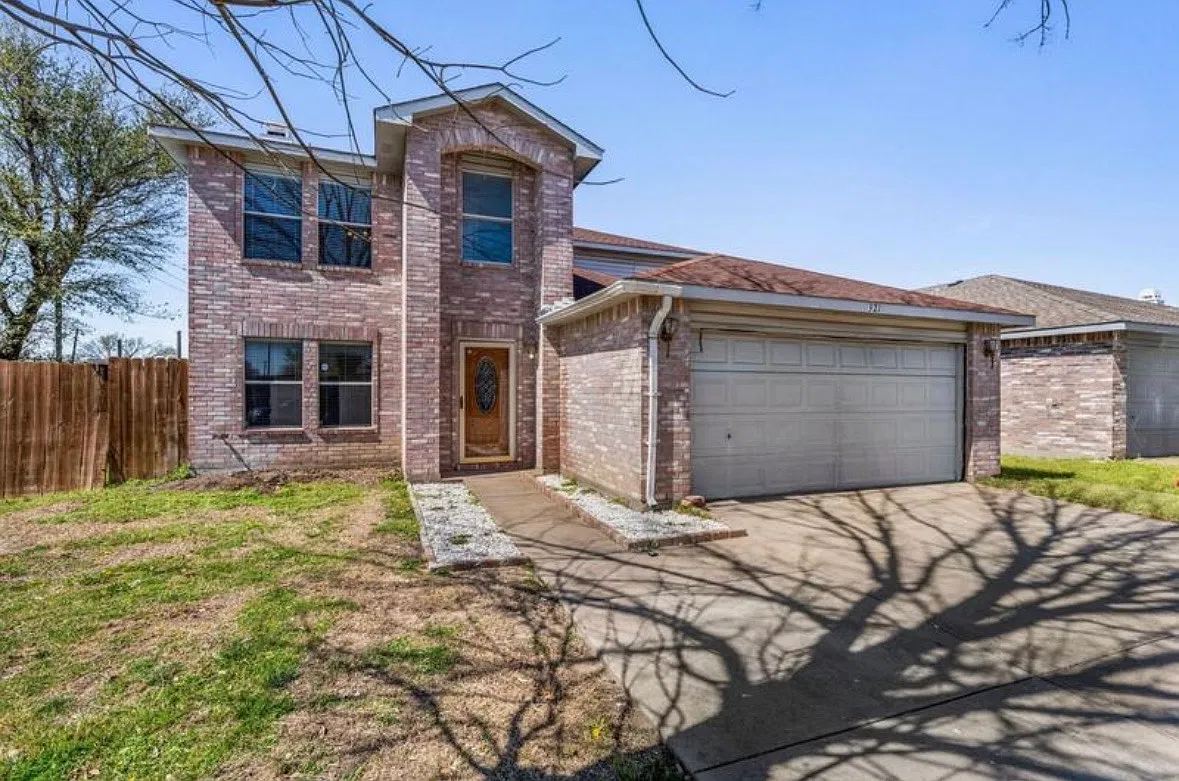 4 bed, 2.5 bath, 2603 sqft, $2,600 — Photo 1