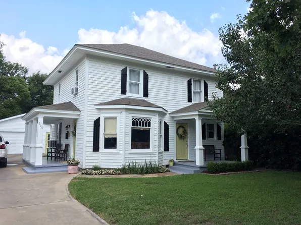 613 Fahrenthold St, El Campo, TX 77437
