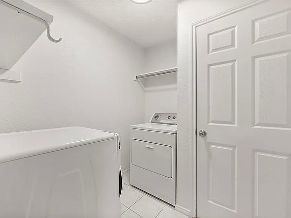 2nd image of 1001 Flamewood Dr