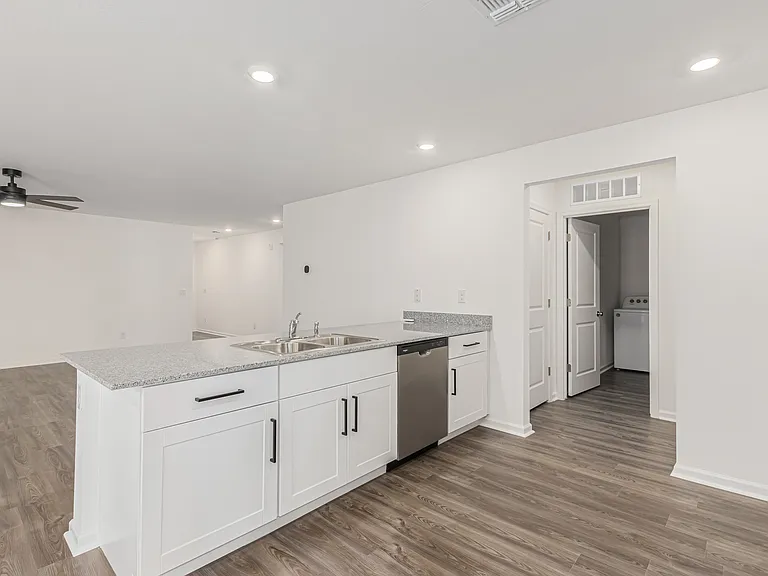 1402 E Peggy Dr — Photo 6