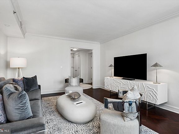 3rd image of 1155 23rd St NW APT 5L