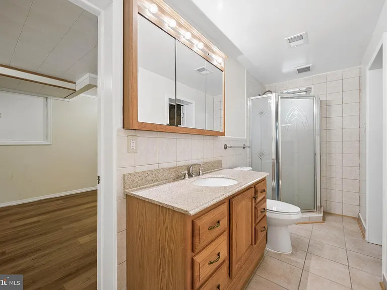 7016 Hopewood St — Photo 53