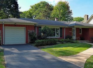 418 Grant Ave, Geneva, IL 60134