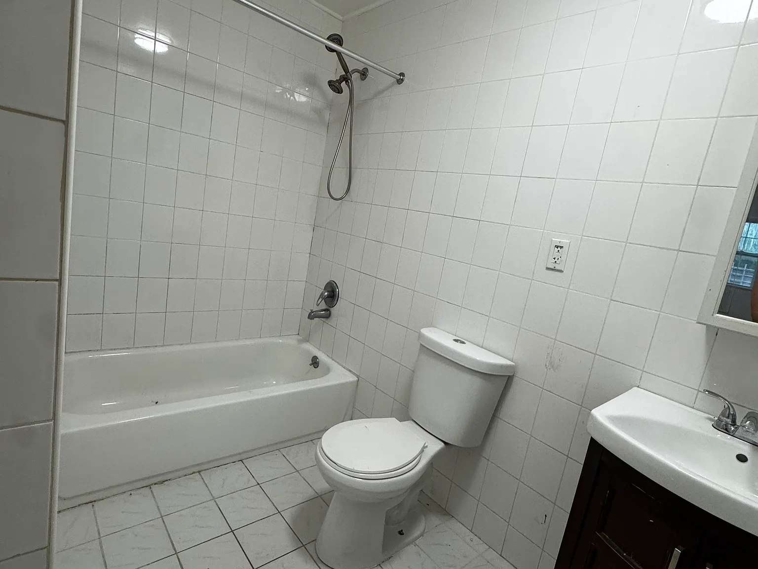 3 bed, 700 sqft, $3,000 — Photo 3