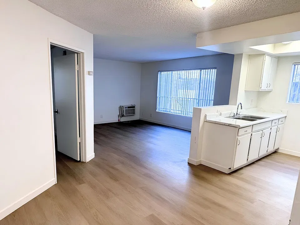 Leeward Apartments