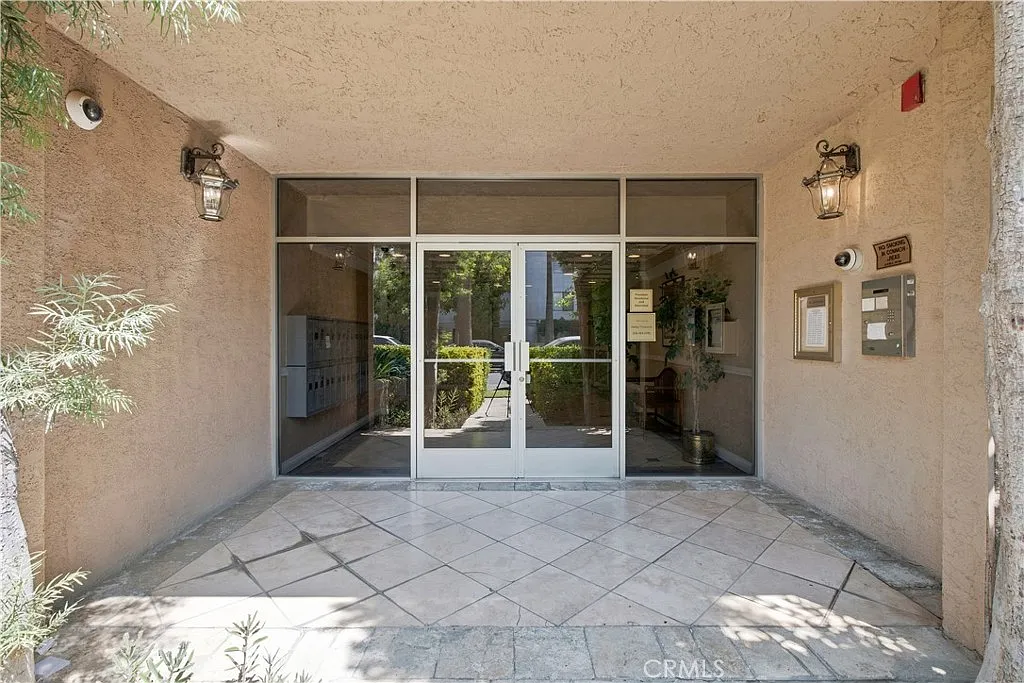 2 bed, 1052 sqft, $2,195 — Photo 3