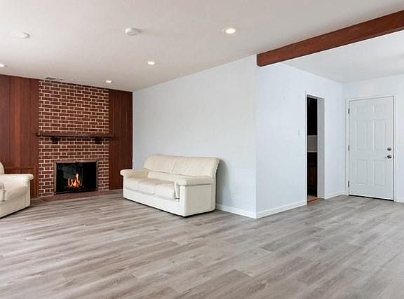 4th image of 211 Mission Dr