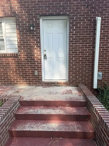3 bed, 1.0 bath, 1250 sqft, $1,500 — Photo 3