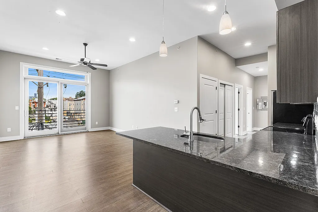 1015 N American St — Photo 2