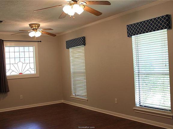 5th image of 1107 San Saba Cir