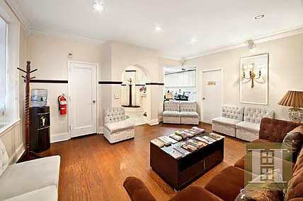 115 E 67th St APT 1A photo 1