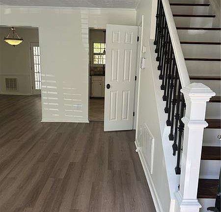 2nd image of 2907 Queen Anne Ct
