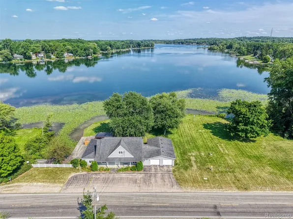 5269 Reno Rd, Manchester, MI 48158