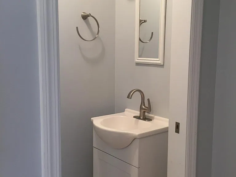 1/2 Bath