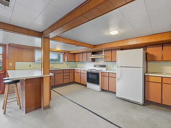 5th image of 8071 Halfway Dr