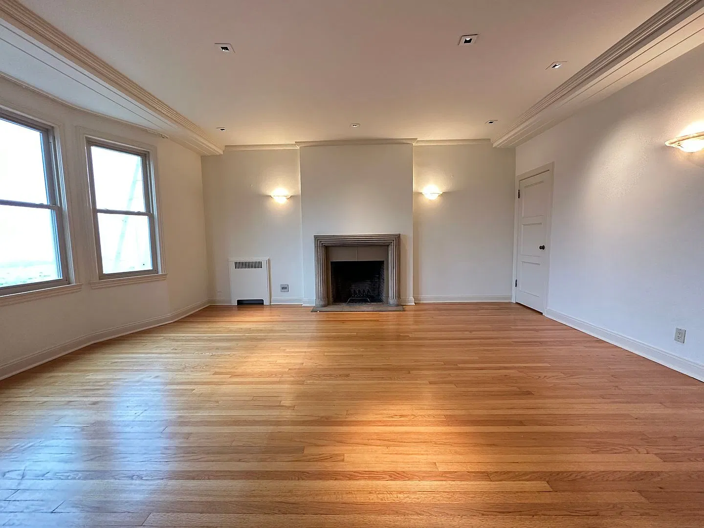 2090 Broadway Street — Photo 3