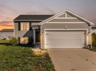 16565 Charles Town Dr, Linden, MI 48451