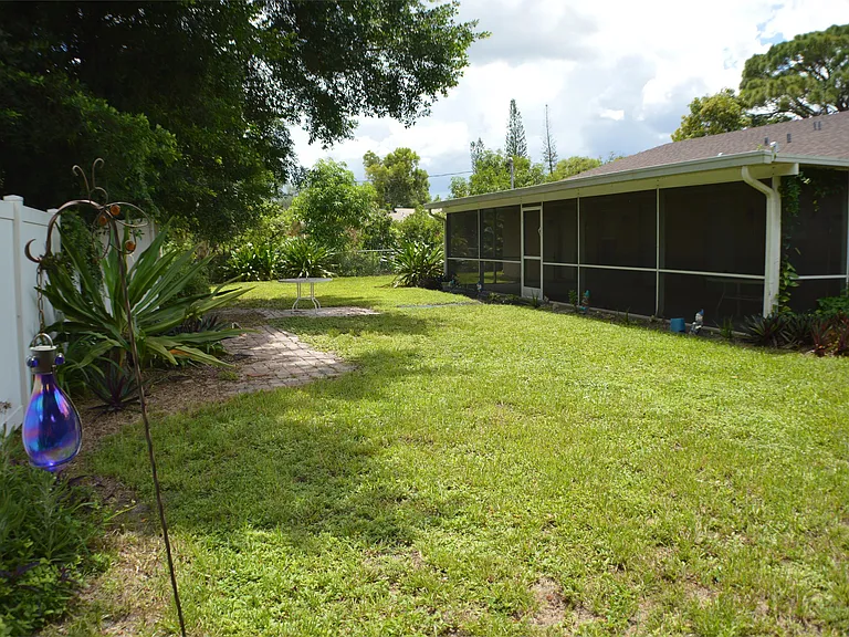 2925 Montclaire Ave — Photo 19