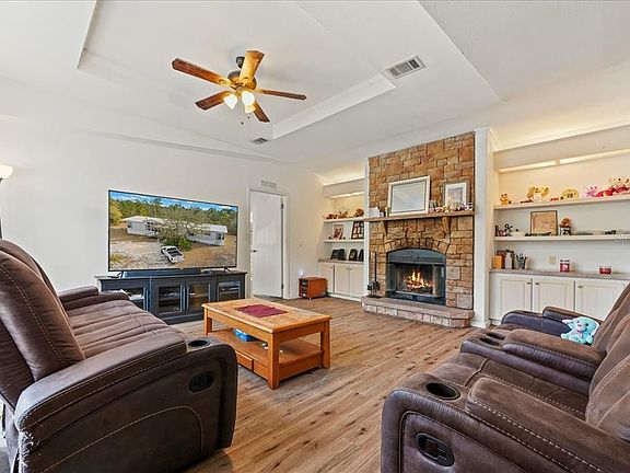 4th image of 137 Franklin Ave