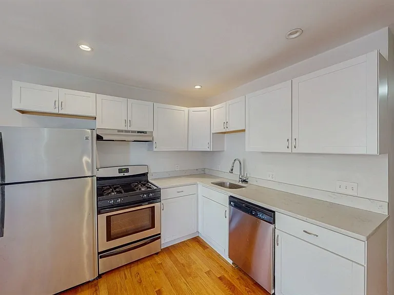 67 Marion St #2 — Photo 11