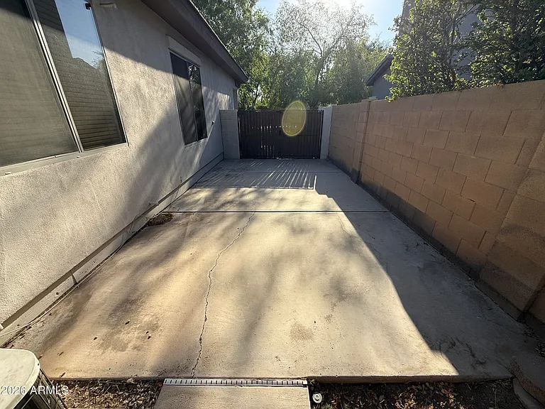 101 S Presidio Dr — Photo 30